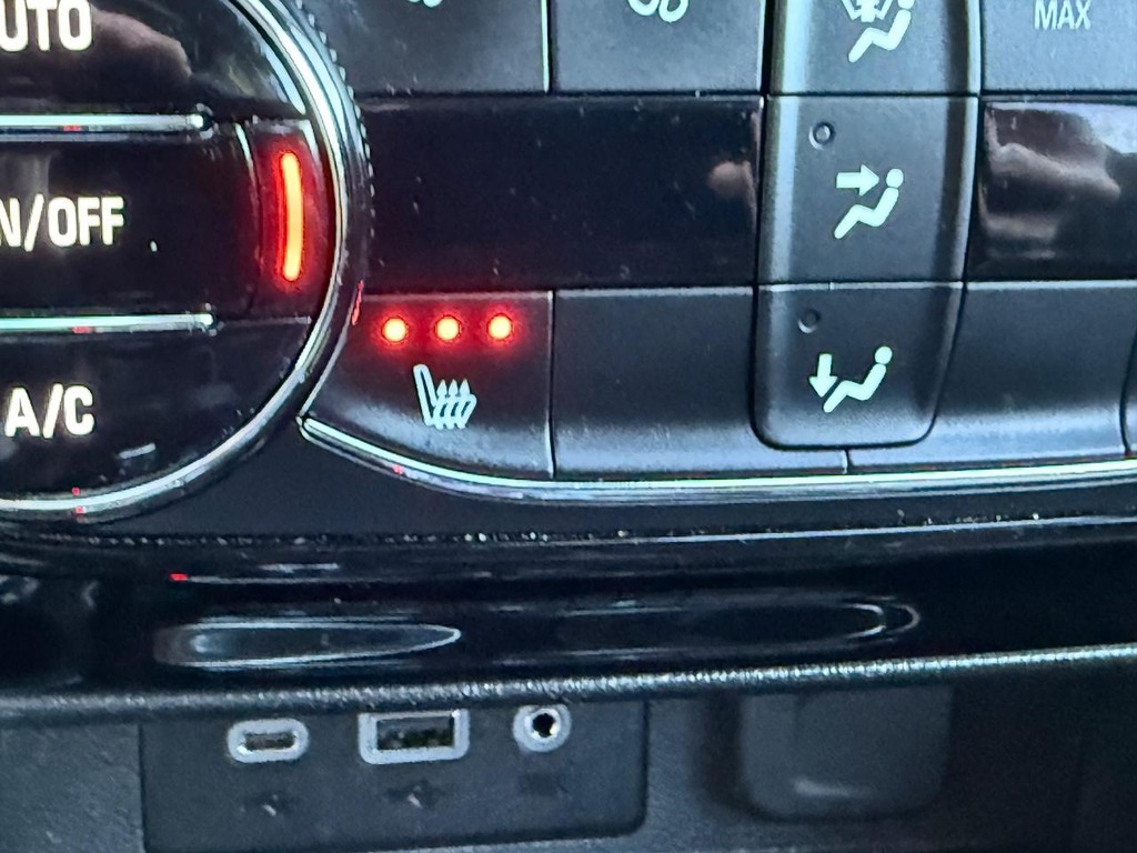 Buick Encore GX Vehicle Full-screen Gallery Image 21