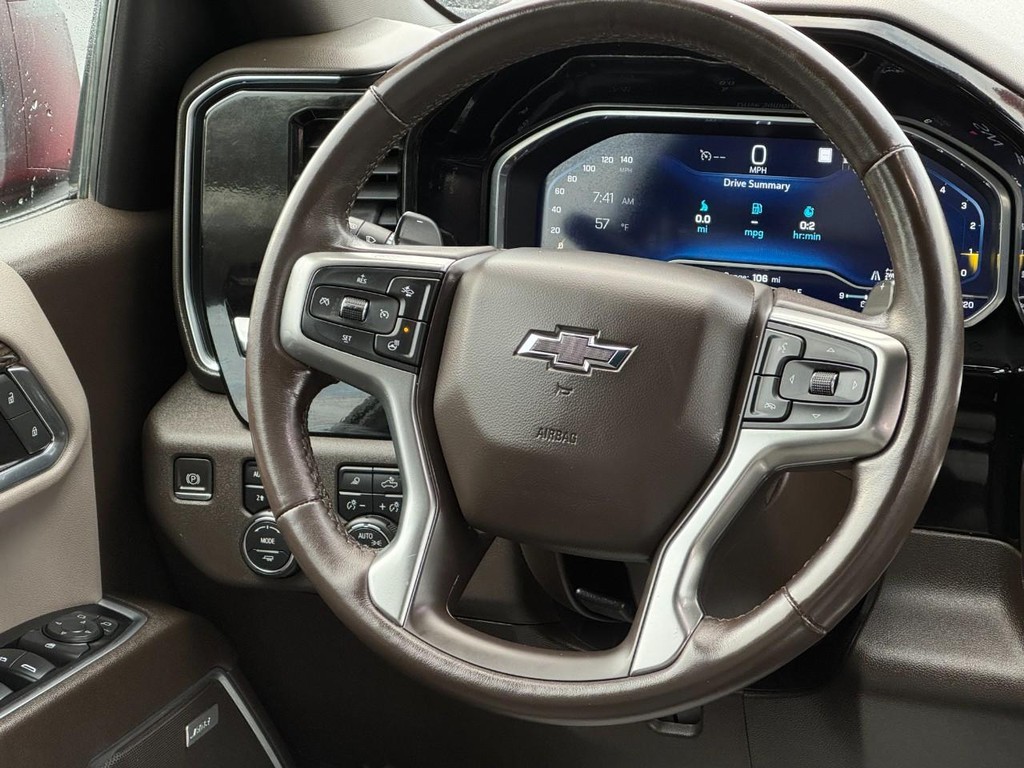 Chevrolet Silverado 1500 Vehicle Full-screen Gallery Image 12