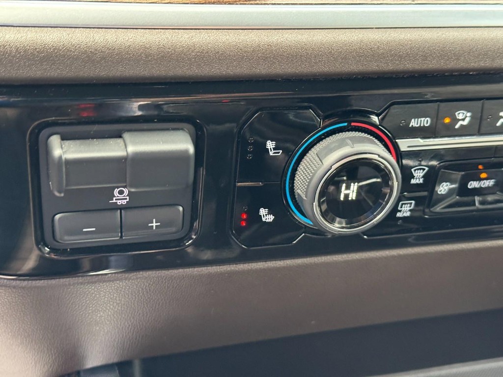 Chevrolet Silverado 1500 Vehicle Full-screen Gallery Image 22