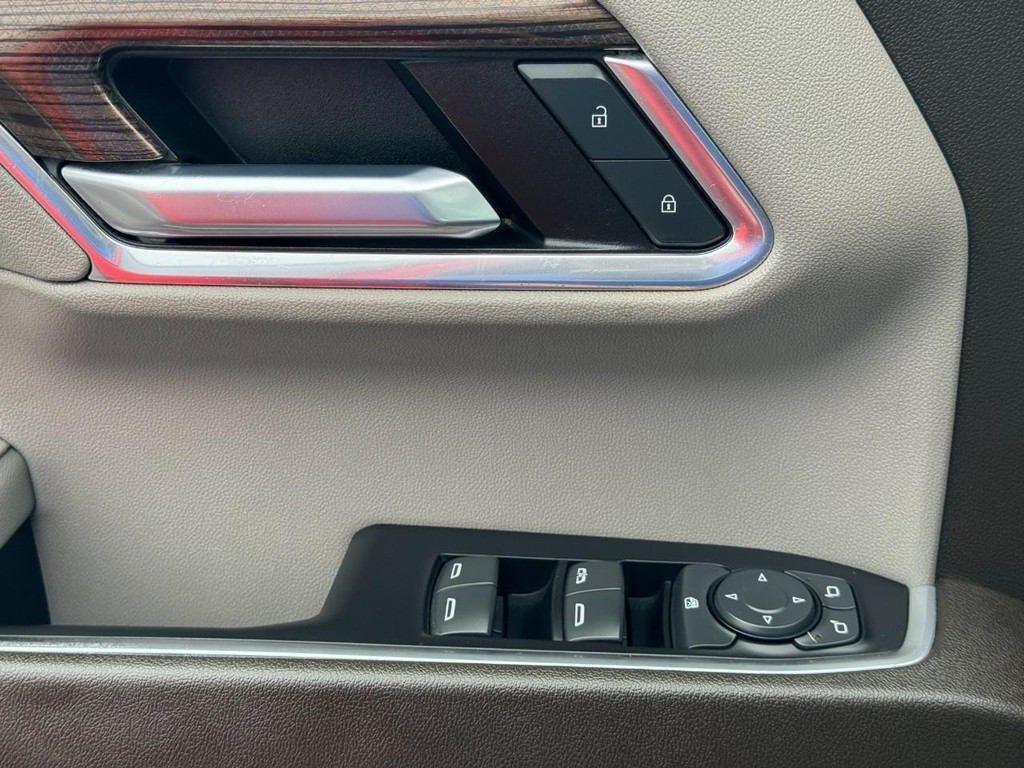 Chevrolet Silverado 1500 Vehicle Full-screen Gallery Image 23