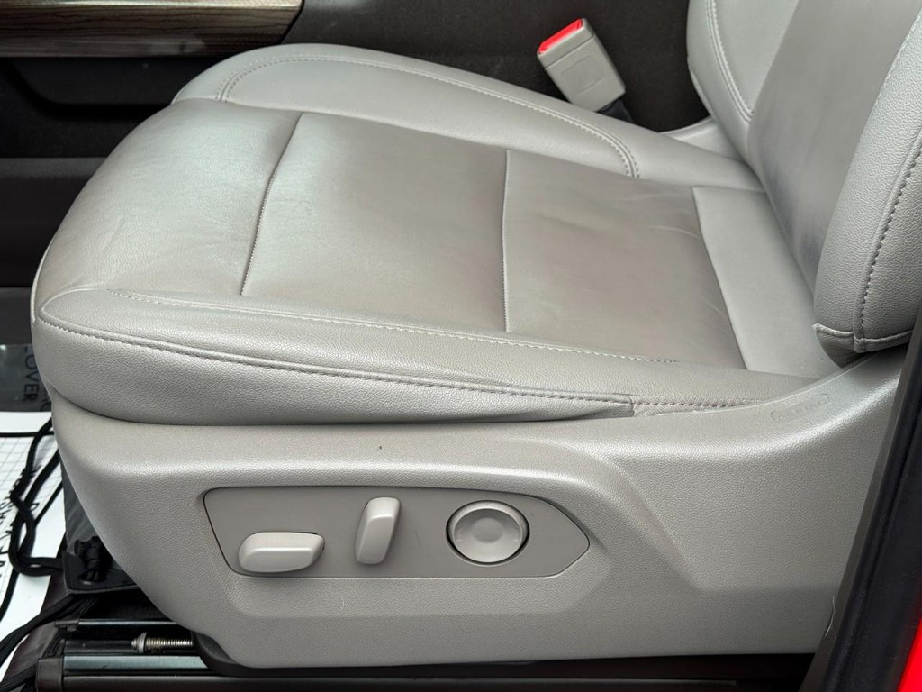 Chevrolet Silverado 1500 Vehicle Full-screen Gallery Image 24