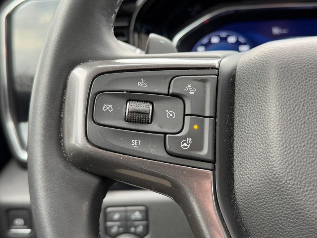 Chevrolet Silverado 1500 Vehicle Full-screen Gallery Image 18