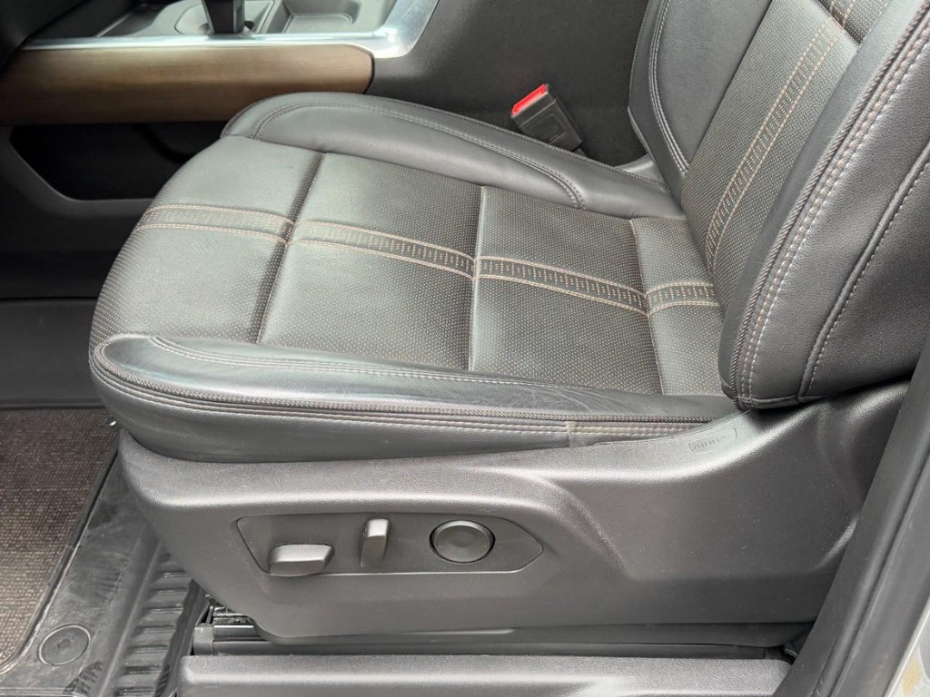 Chevrolet Silverado 1500 Vehicle Full-screen Gallery Image 25