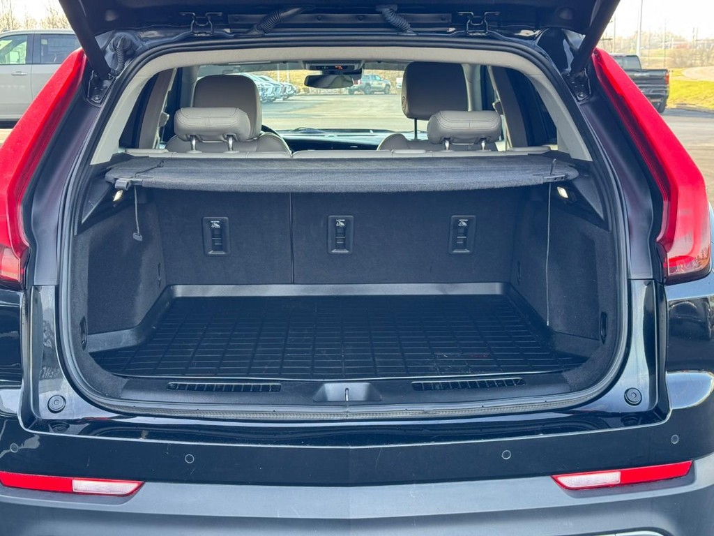 Cadillac XT4 Vehicle Full-screen Gallery Image 04