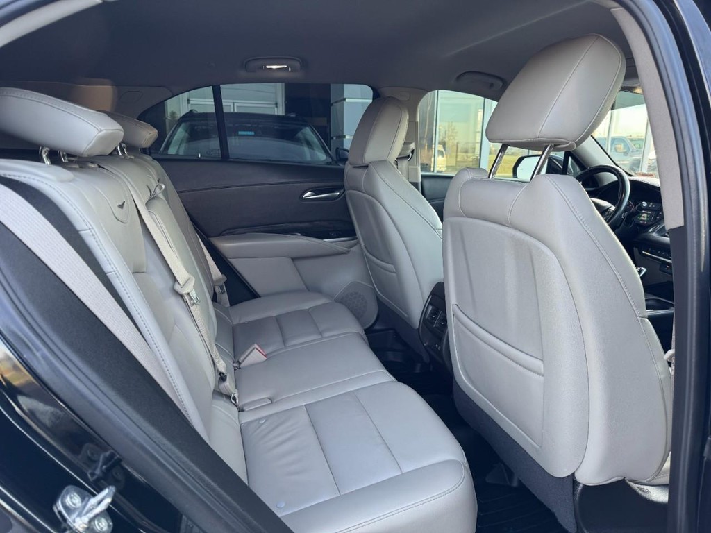 Cadillac XT4 Vehicle Full-screen Gallery Image 10