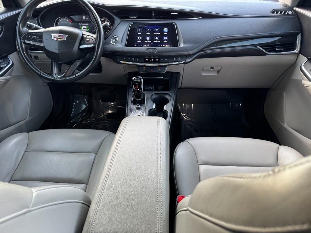 Cadillac XT4 Vehicle Full-screen Gallery Image 11