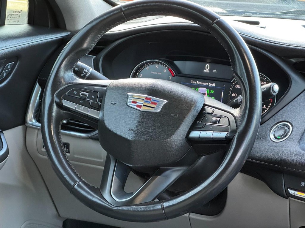 Cadillac XT4 Vehicle Full-screen Gallery Image 12