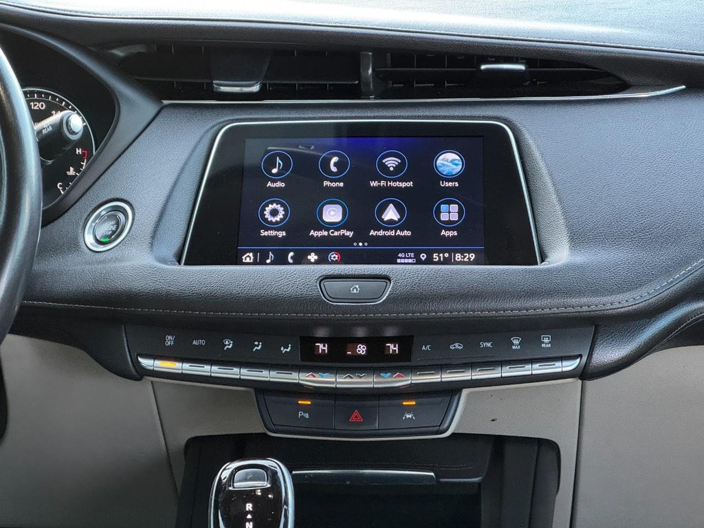 Cadillac XT4 Vehicle Full-screen Gallery Image 13