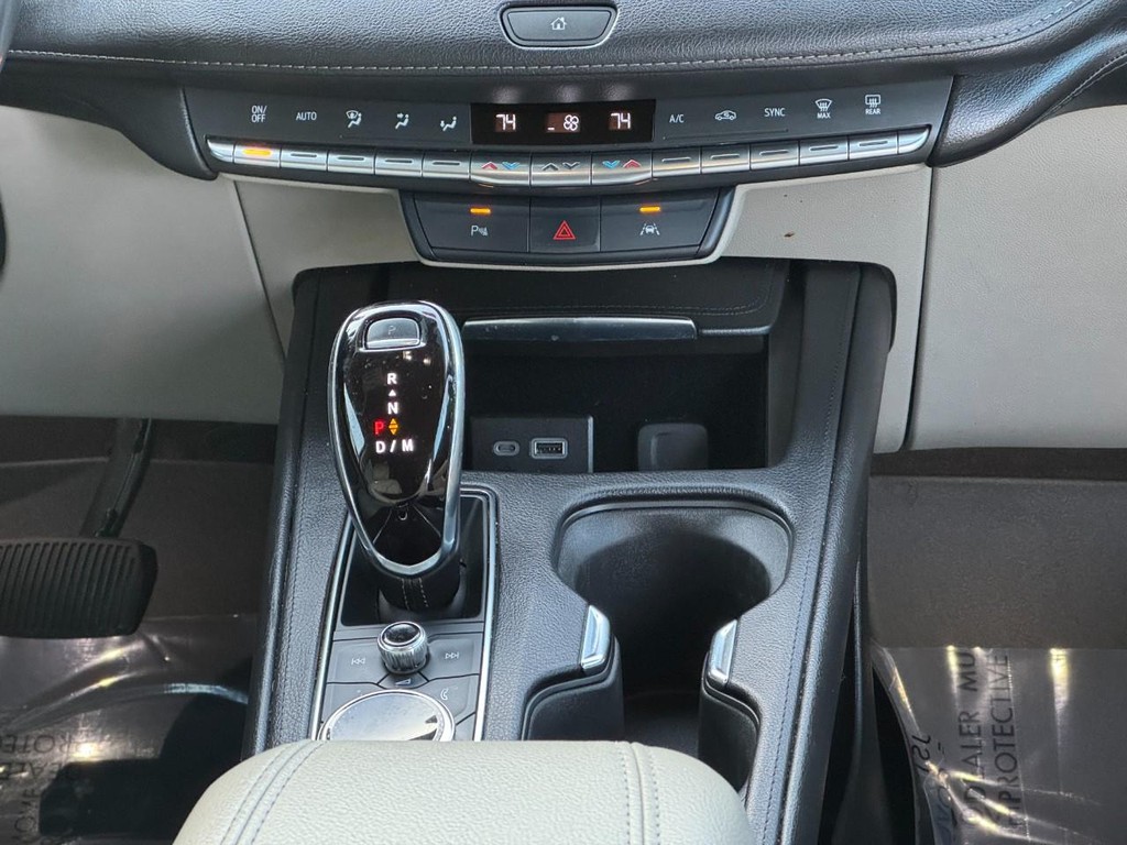 Cadillac XT4 Vehicle Full-screen Gallery Image 14