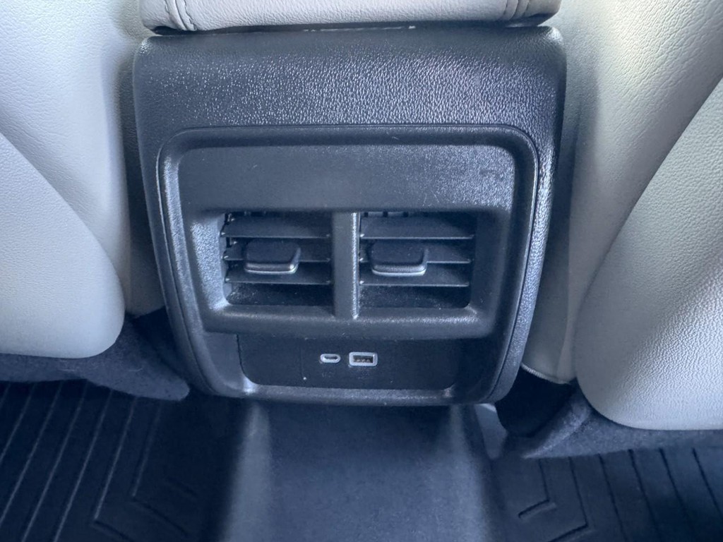 Cadillac XT4 Vehicle Full-screen Gallery Image 16