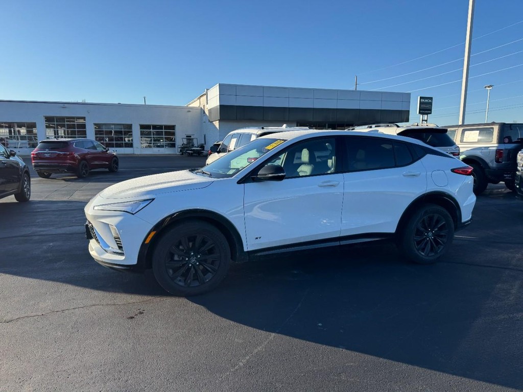 Buick Envista Vehicle Full-screen Gallery Image 02