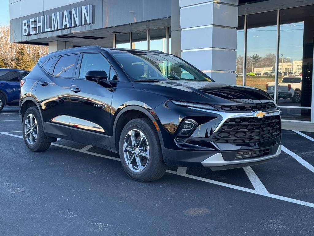 Chevrolet Blazer Vehicle Full-screen Gallery Image 02