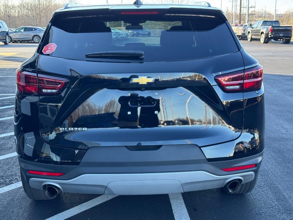 Chevrolet Blazer Vehicle Full-screen Gallery Image 05