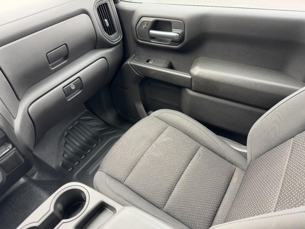 Chevrolet Silverado 1500 Vehicle Full-screen Gallery Image 15