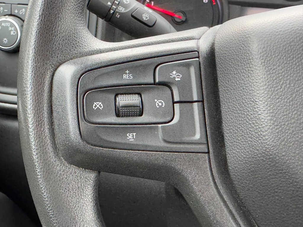 Chevrolet Silverado 1500 Vehicle Full-screen Gallery Image 16