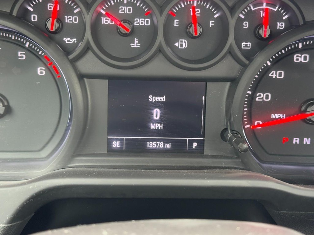 Chevrolet Silverado 1500 Vehicle Full-screen Gallery Image 17