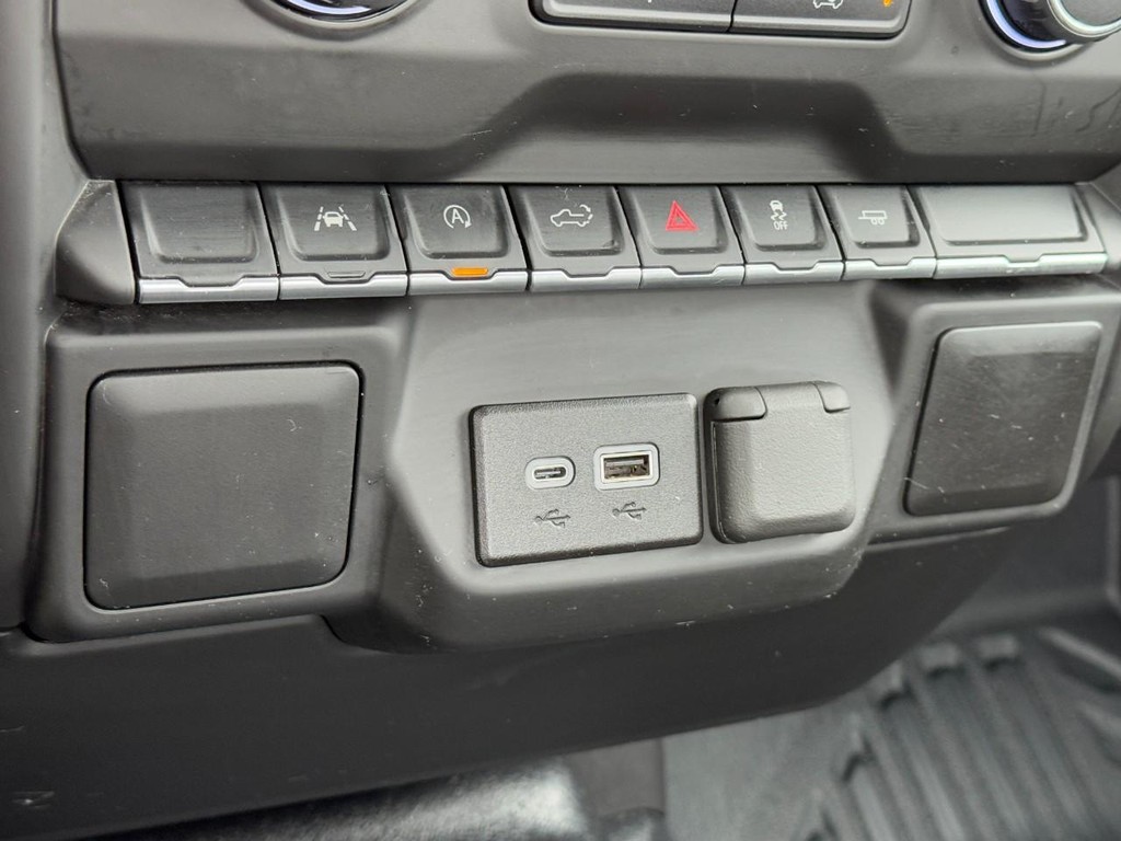 Chevrolet Silverado 1500 Vehicle Full-screen Gallery Image 18