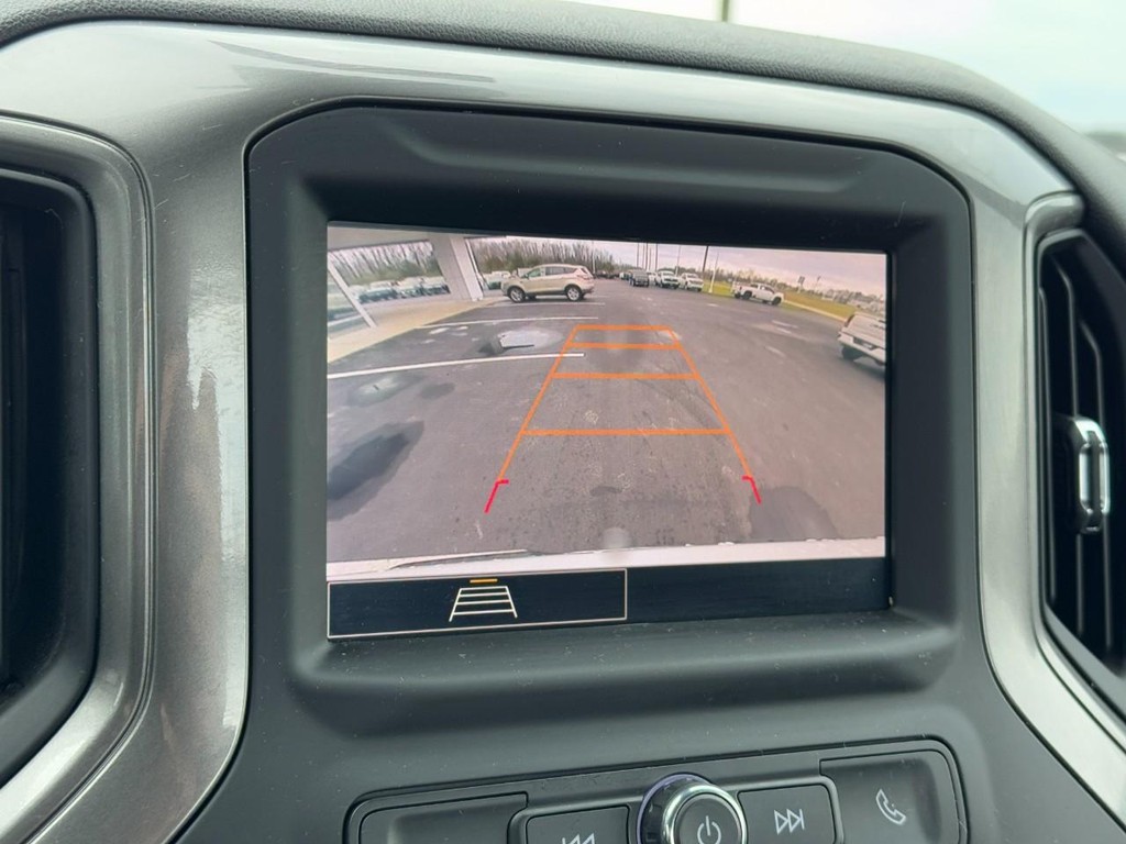 Chevrolet Silverado 1500 Vehicle Full-screen Gallery Image 19