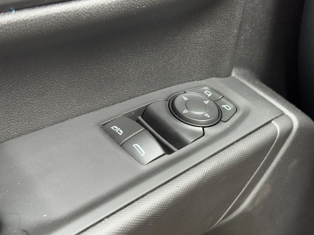 Chevrolet Silverado 1500 Vehicle Full-screen Gallery Image 20