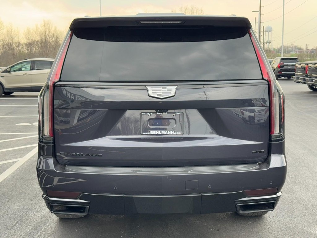 Cadillac Escalade Vehicle Full-screen Gallery Image 04