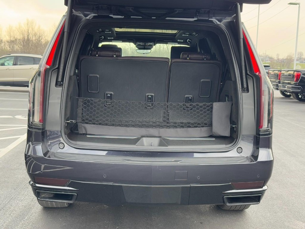 Cadillac Escalade Vehicle Full-screen Gallery Image 05