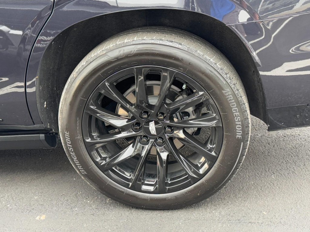 Cadillac Escalade Vehicle Full-screen Gallery Image 07