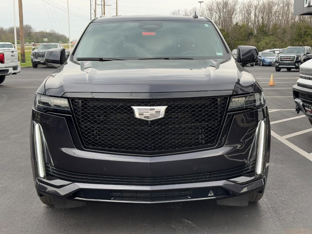 Cadillac Escalade Vehicle Full-screen Gallery Image 09