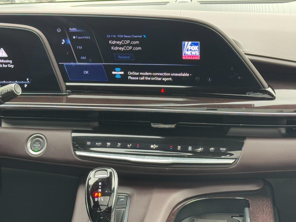 Cadillac Escalade Vehicle Full-screen Gallery Image 15