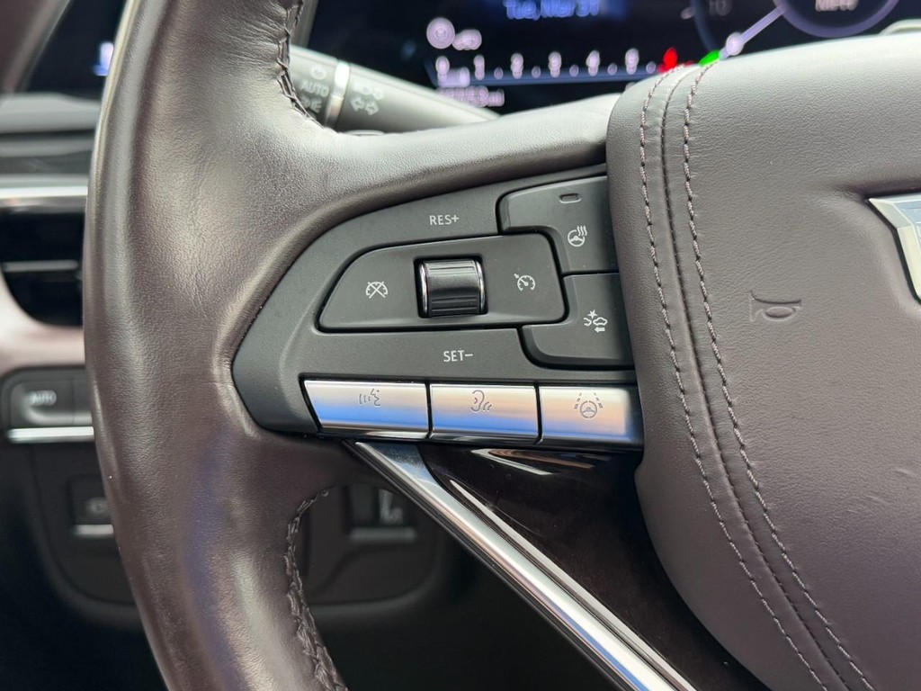 Cadillac Escalade Vehicle Full-screen Gallery Image 19