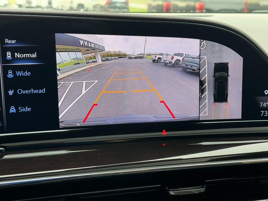 Cadillac Escalade Vehicle Full-screen Gallery Image 23