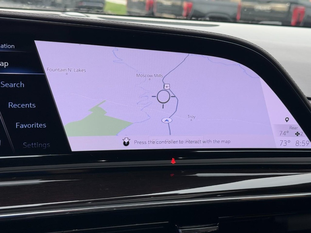 Cadillac Escalade Vehicle Full-screen Gallery Image 24