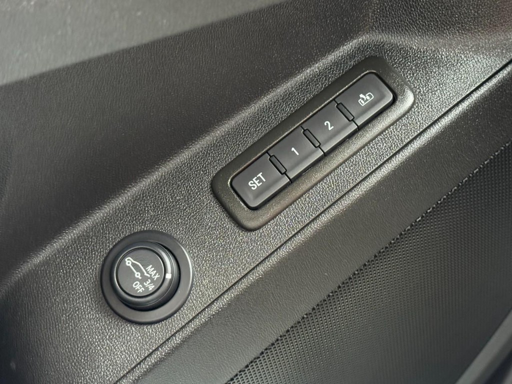 Chevrolet Equinox Vehicle Full-screen Gallery Image 16