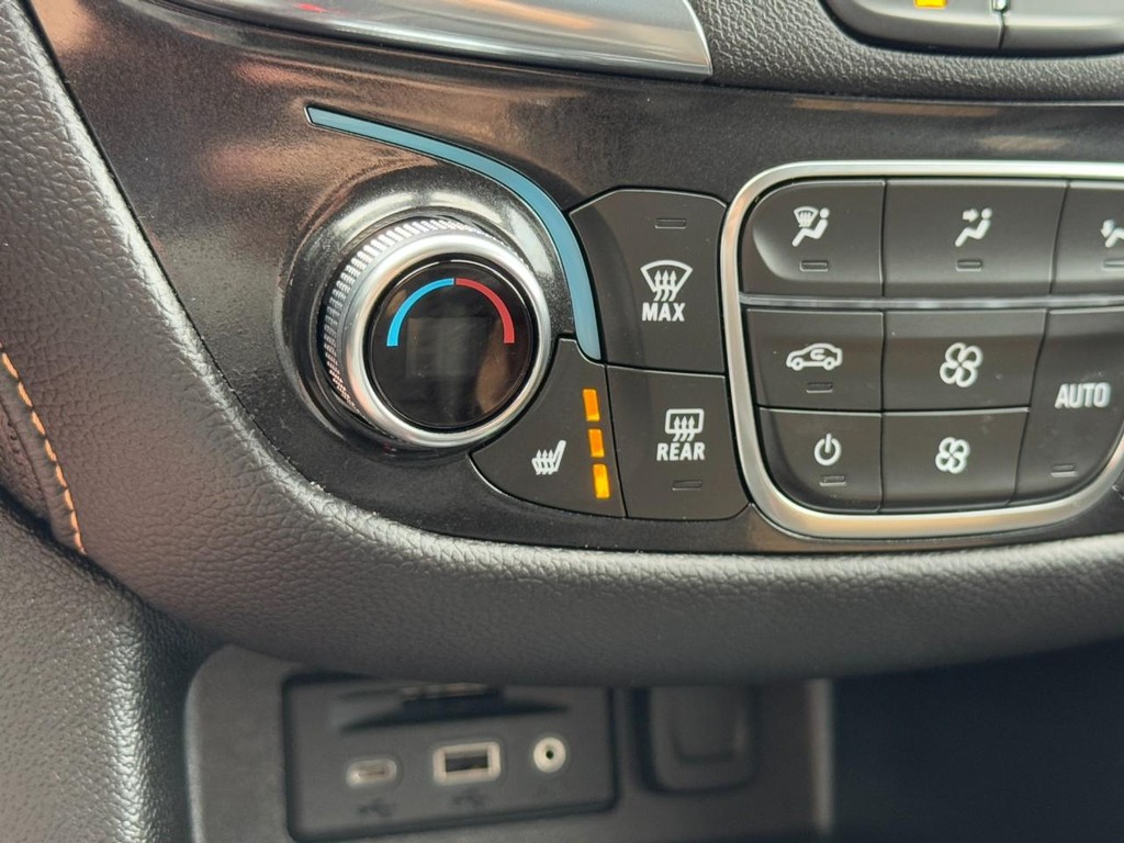 Chevrolet Equinox Vehicle Full-screen Gallery Image 20