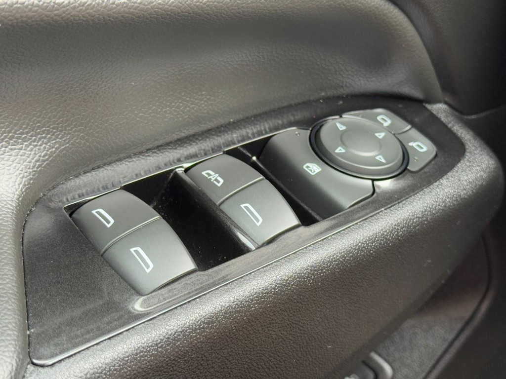 Chevrolet Equinox Vehicle Full-screen Gallery Image 22