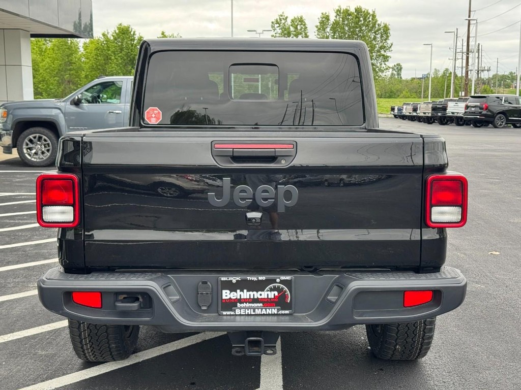 View vehicle photo 5