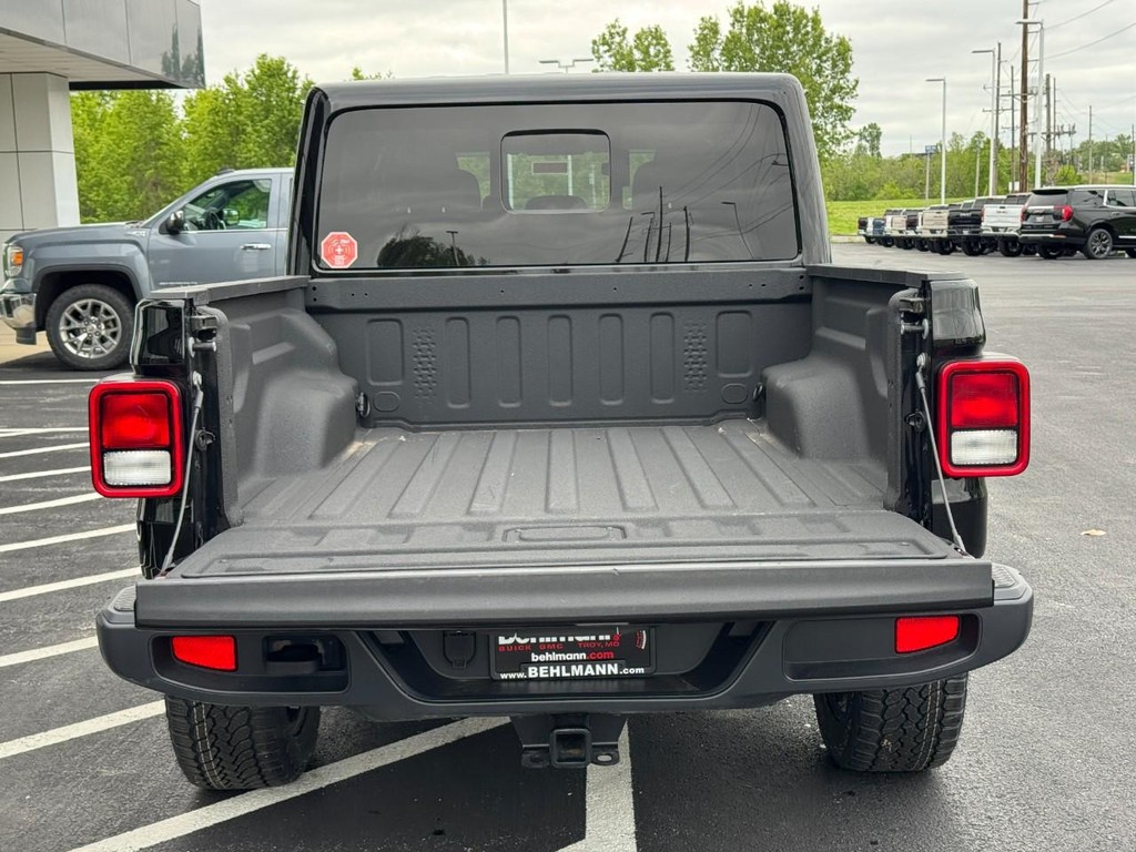 View vehicle photo 7