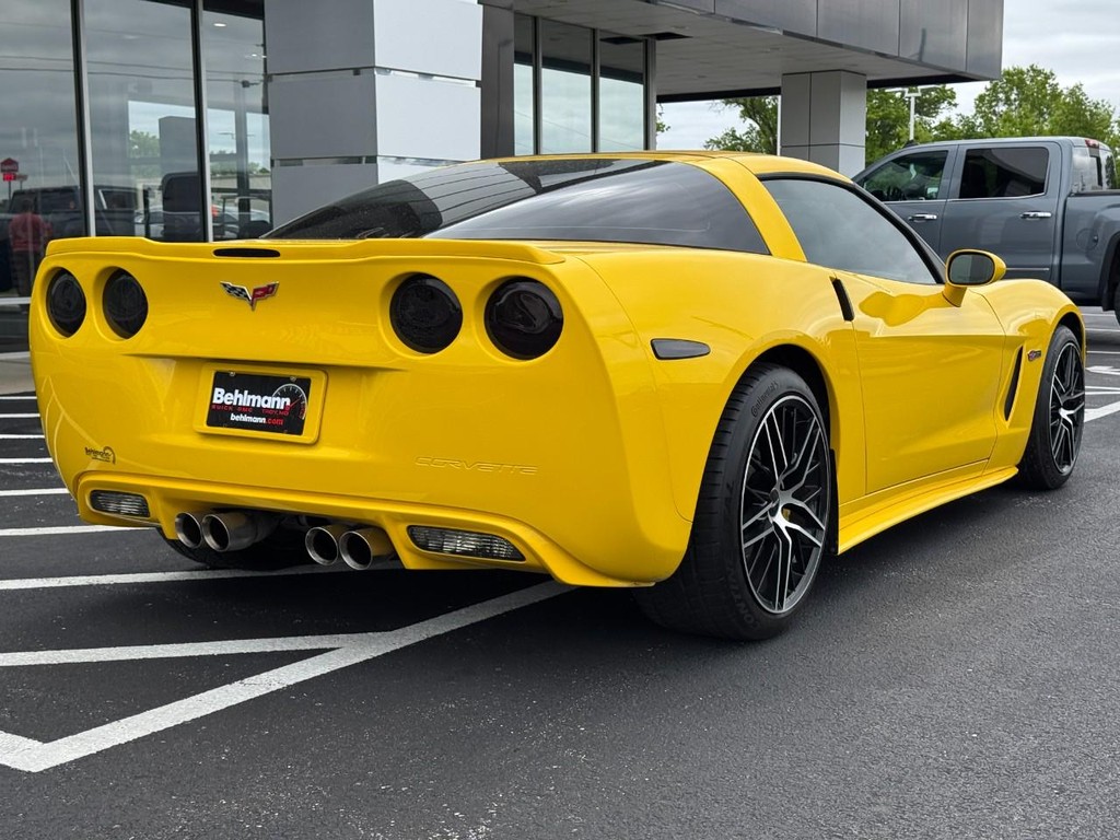 Chevrolet Corvette Vehicle Full-screen Gallery Image 03
