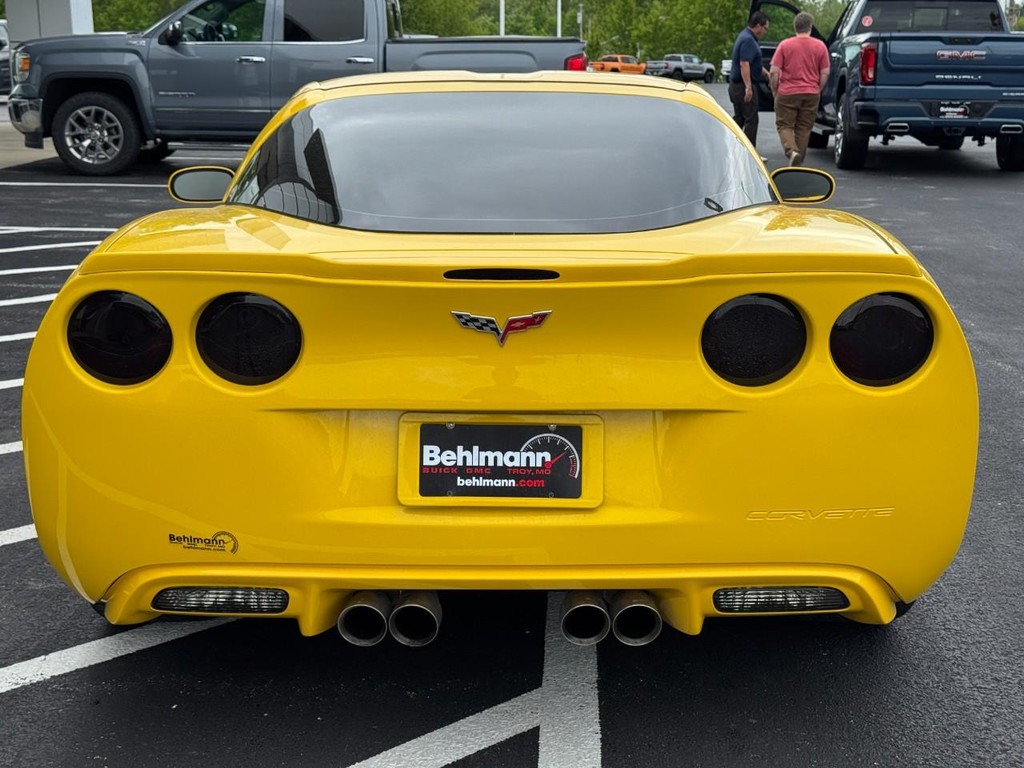 Chevrolet Corvette Vehicle Full-screen Gallery Image 04
