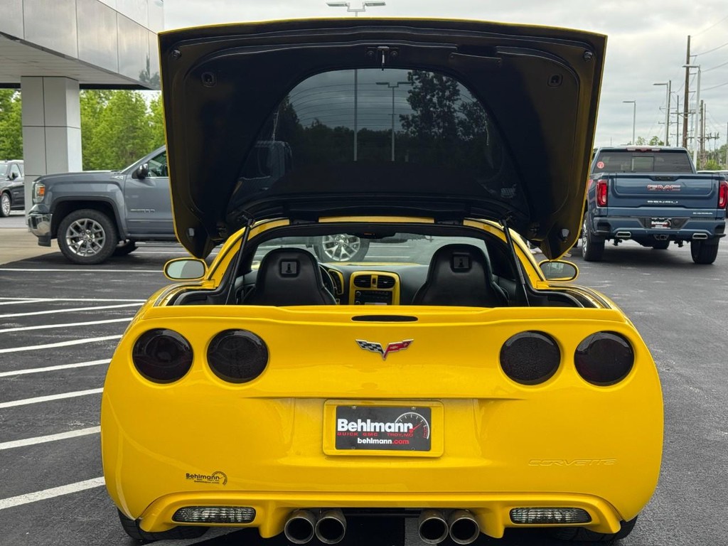 Chevrolet Corvette Vehicle Full-screen Gallery Image 05