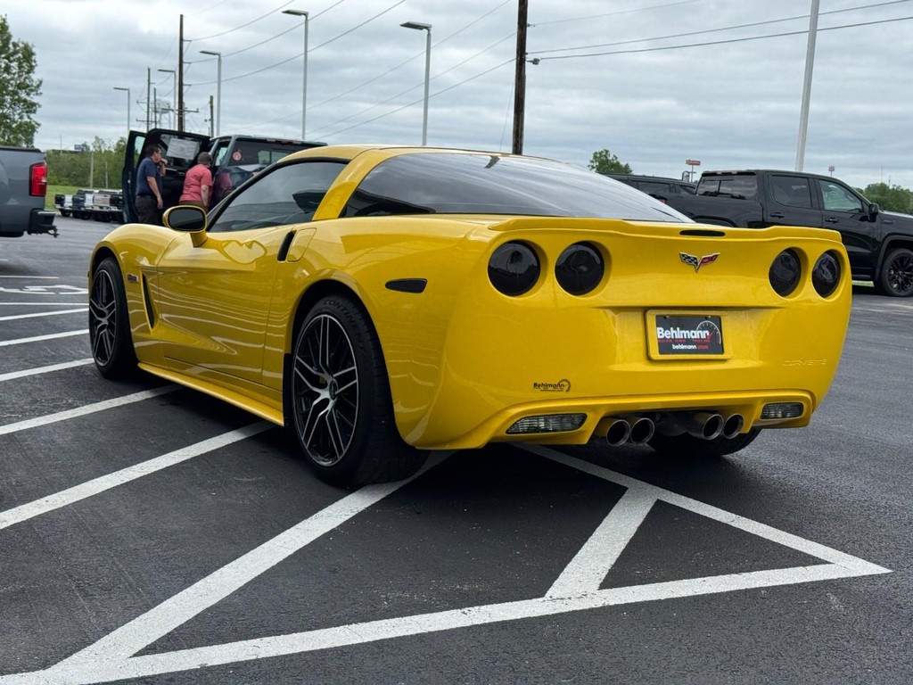 Chevrolet Corvette Vehicle Full-screen Gallery Image 06
