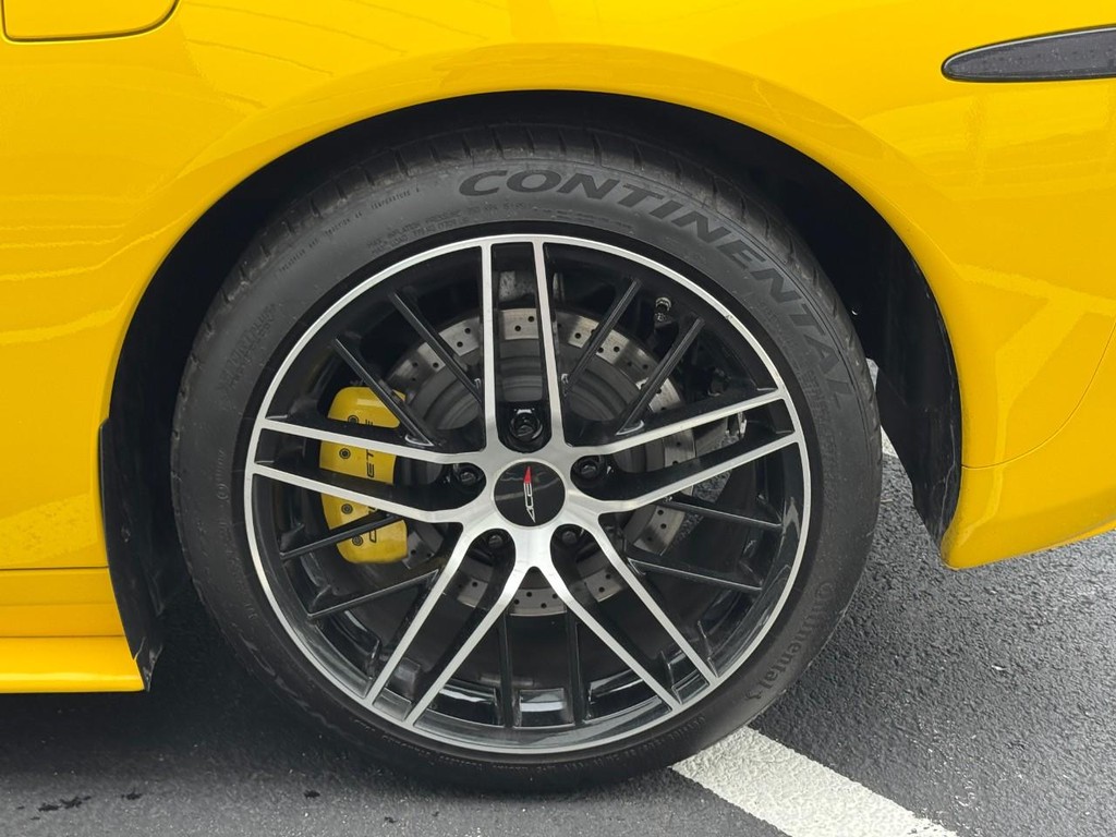Chevrolet Corvette Vehicle Full-screen Gallery Image 07