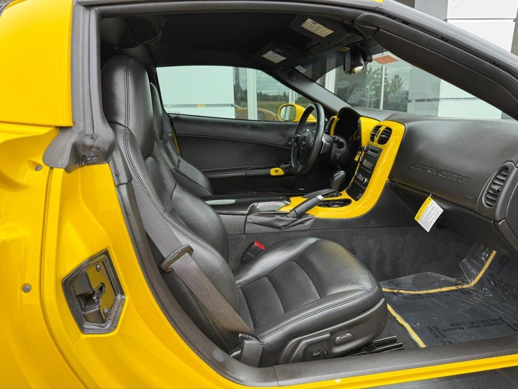 Chevrolet Corvette Vehicle Full-screen Gallery Image 10