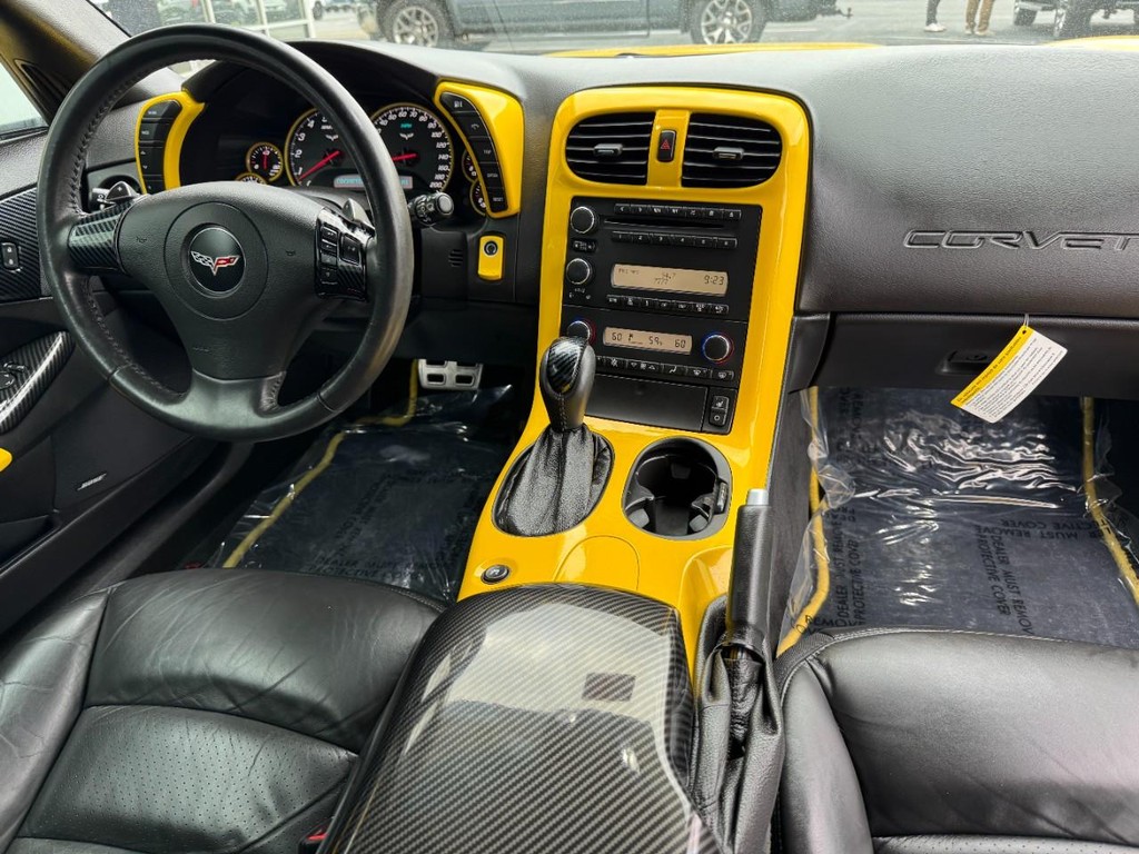 Chevrolet Corvette Vehicle Full-screen Gallery Image 11