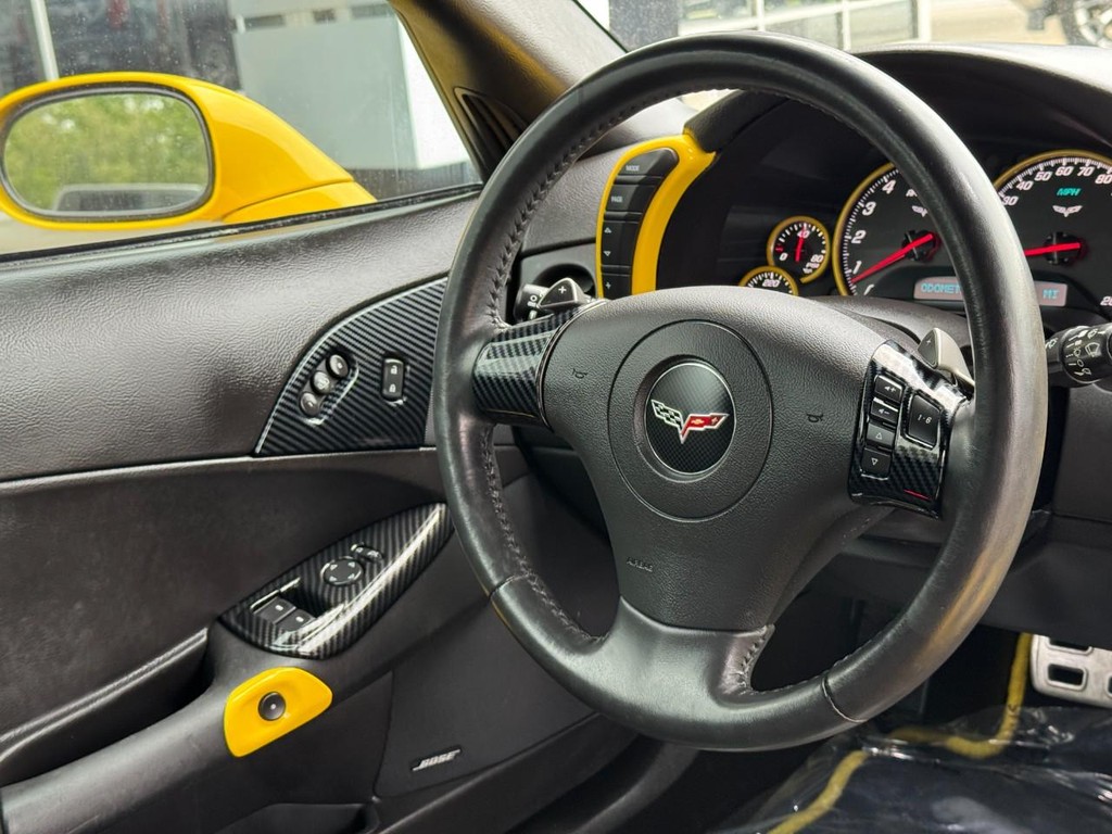 Chevrolet Corvette Vehicle Full-screen Gallery Image 12