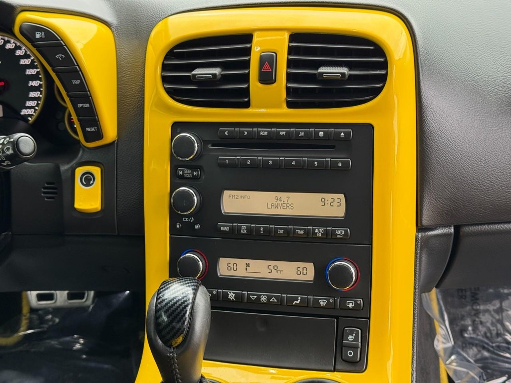Chevrolet Corvette Vehicle Full-screen Gallery Image 13