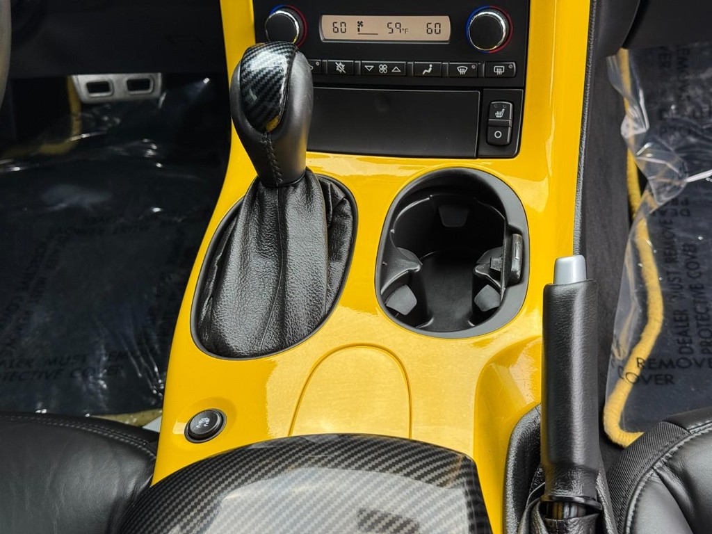 Chevrolet Corvette Vehicle Full-screen Gallery Image 14
