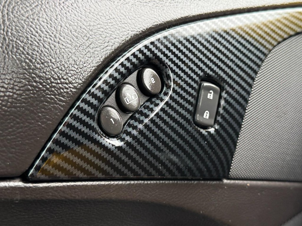 Chevrolet Corvette Vehicle Full-screen Gallery Image 16