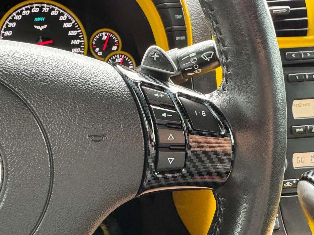 Chevrolet Corvette Vehicle Full-screen Gallery Image 18