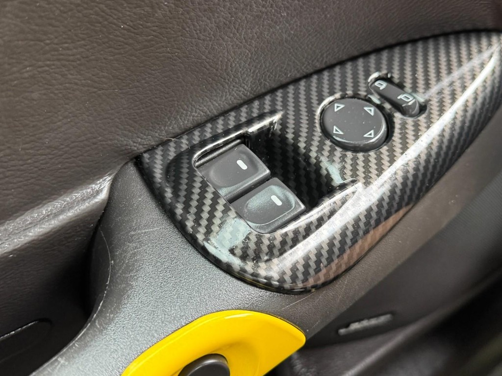 Chevrolet Corvette Vehicle Full-screen Gallery Image 22