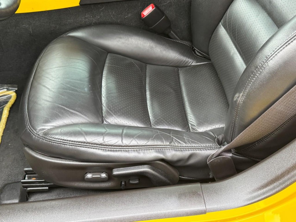 Chevrolet Corvette Vehicle Full-screen Gallery Image 23